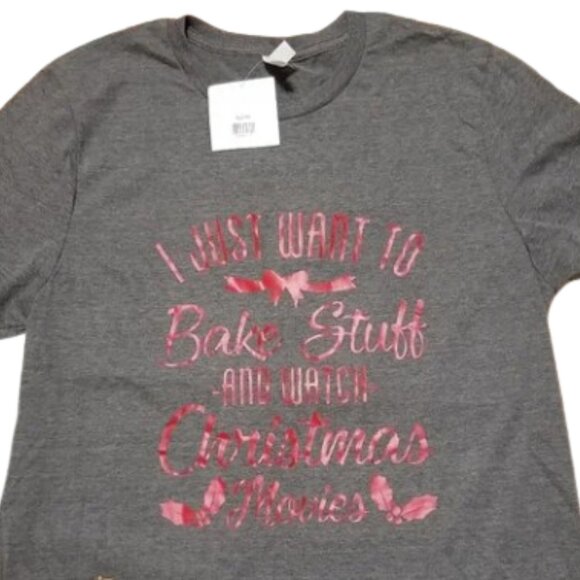 Christmas Tee - I just want to bake - Picture 1 of 3
